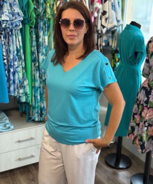 Livello kék felső vállrészen díszgombokkal