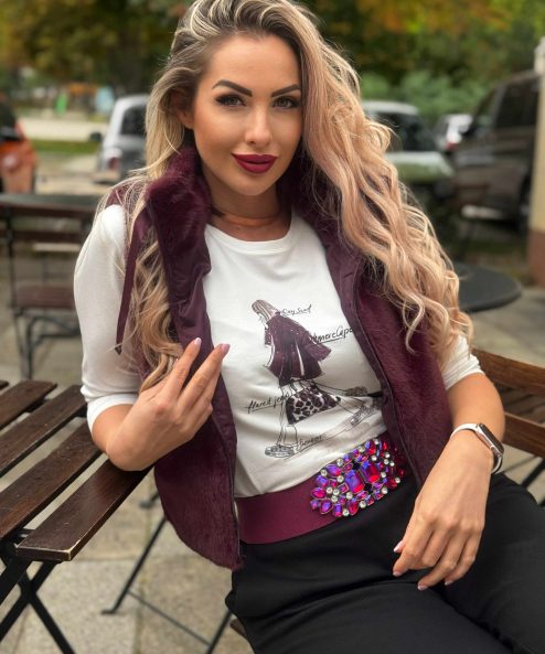 Alternative view of Monari felső kutyás hölgy mintával