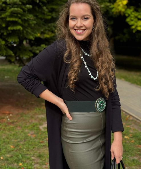 Hosszú színes köves nyaklánc (több szín)