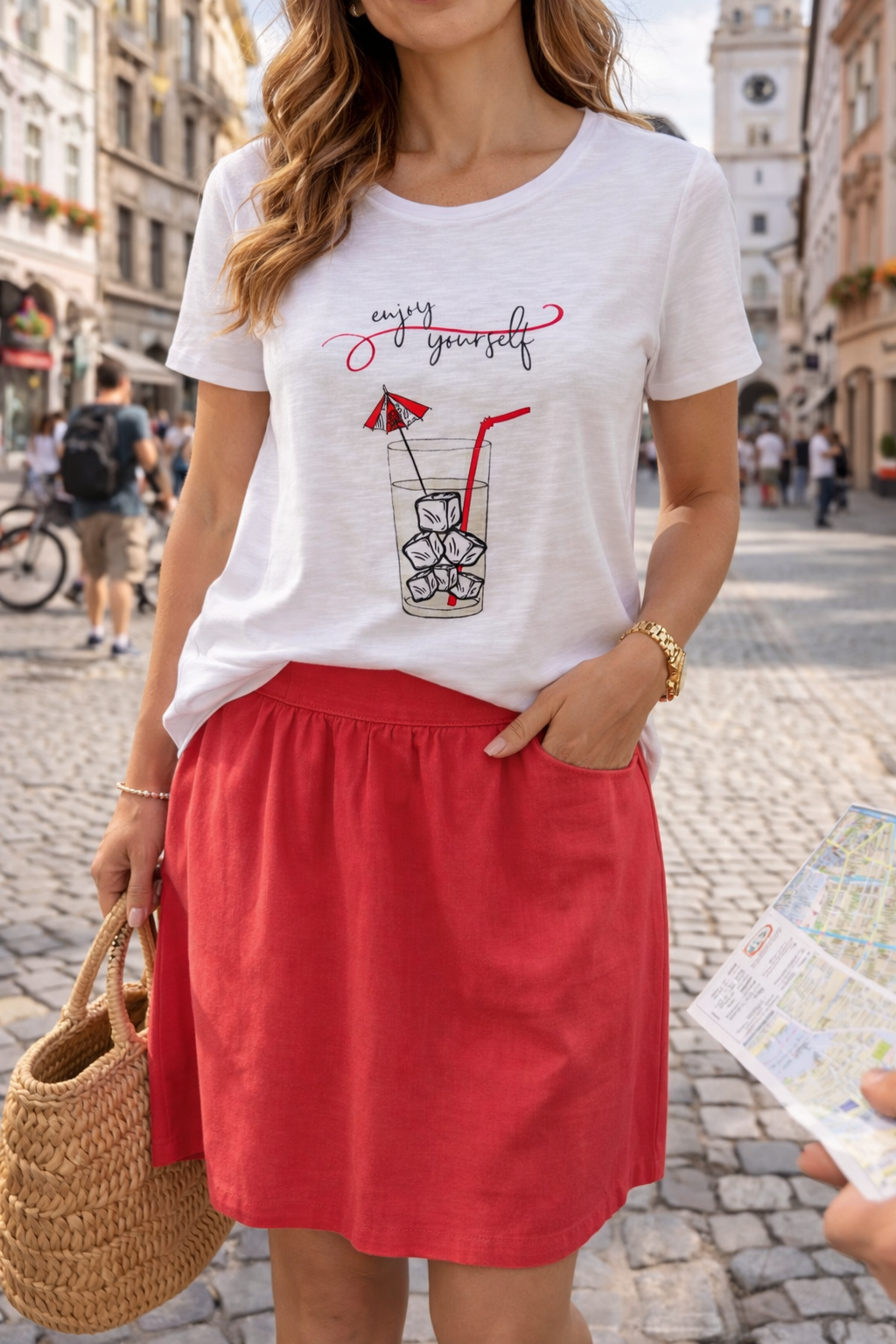 Navigazione fehér felső nyomott mintával