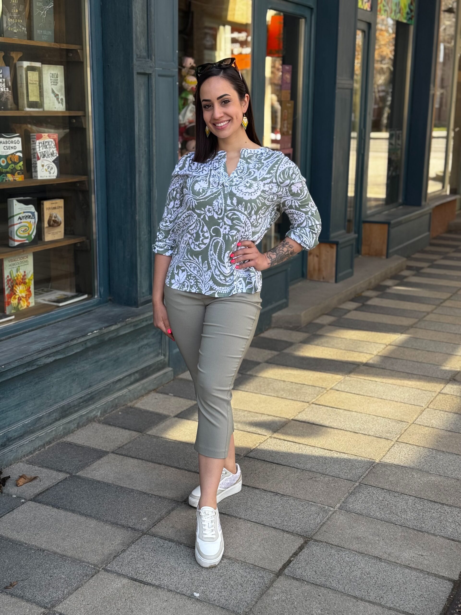 Navigazione oliva-fehér mintás viszkóz tunika - Image 2