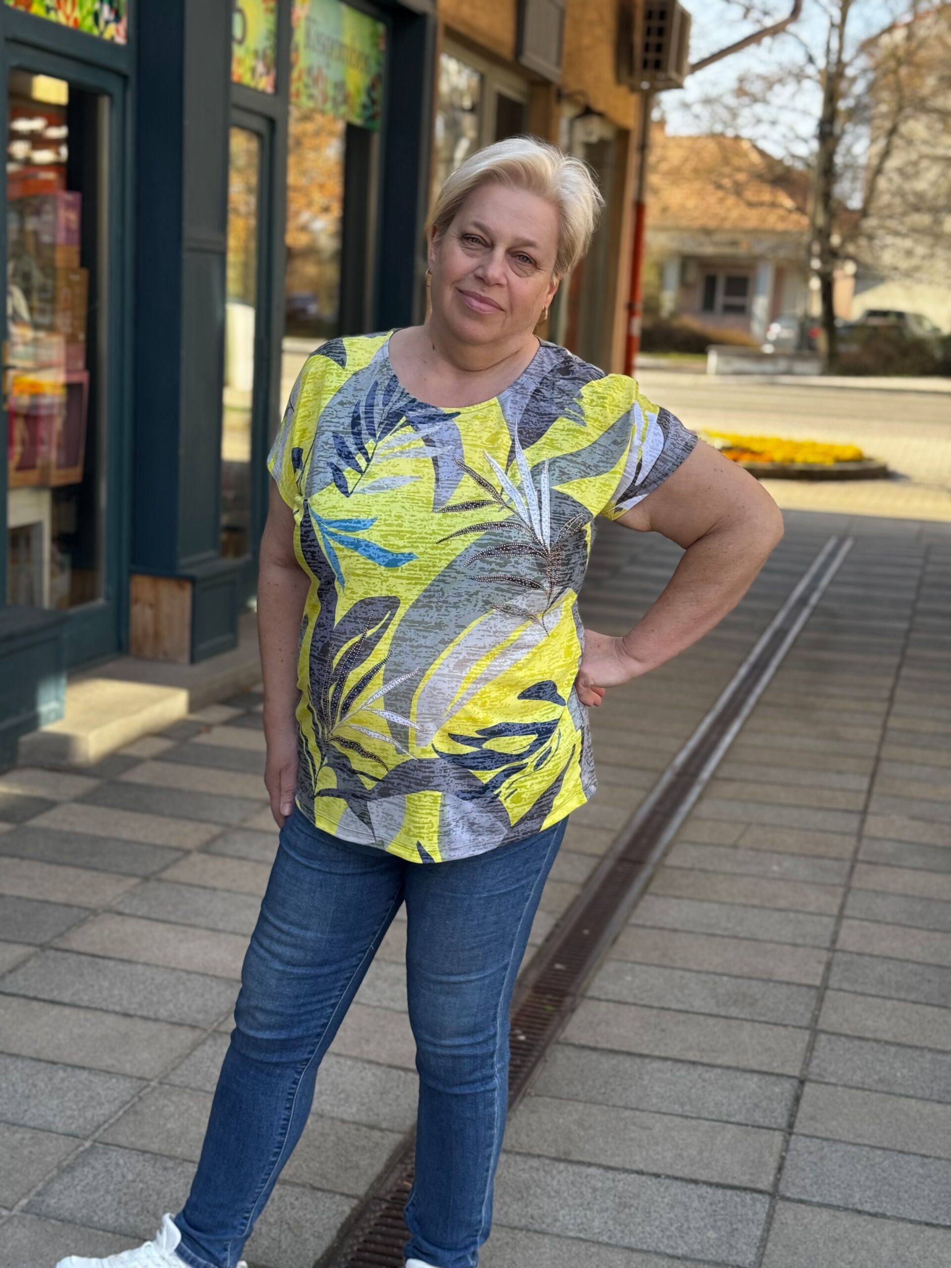 Navigazione keki-sárga levél mintás felső - Image 2