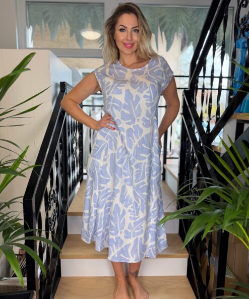 Navigazione midi kék mintás ruha