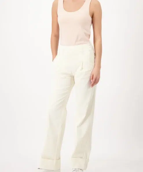 Alternative view of Monari basic top barack